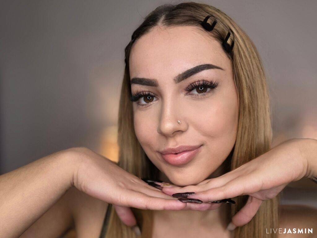 Live cam model ZaraPlaya