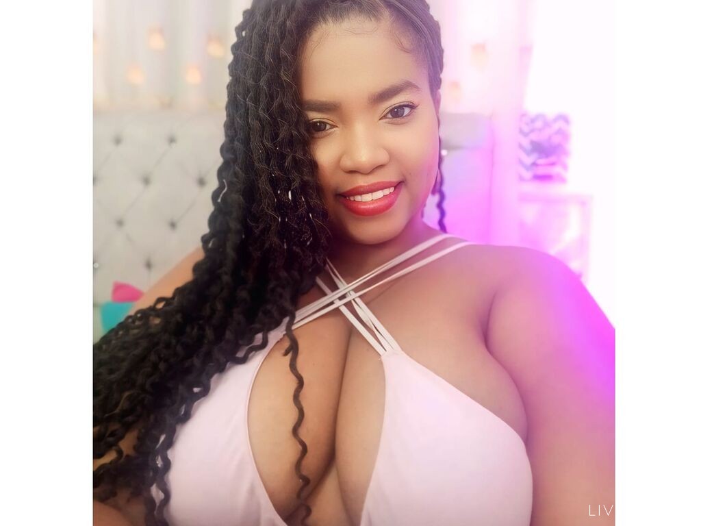 Live cam model ZephyraMoanas