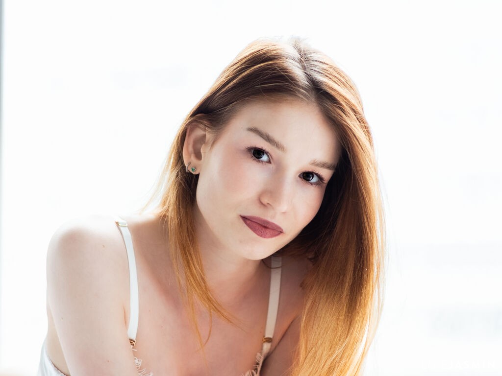 Live cam model ZoeCao